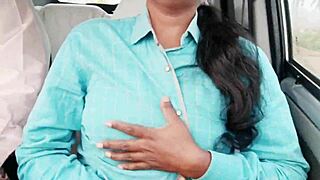 Κολλεγιακή κοπέλα κάνει σεξ στο αυτοκίνητο με βρώμικες κουβέντες στα τελούγκου